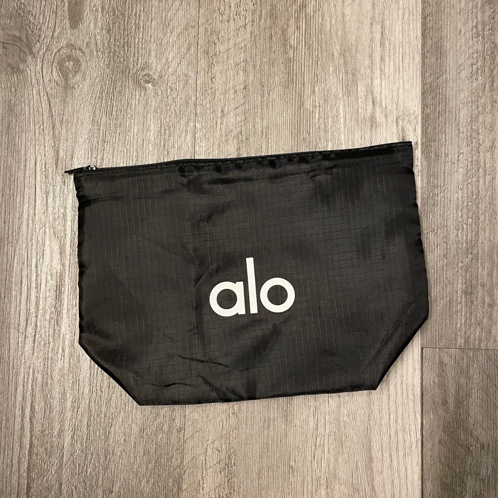 Alo Black Zipper Pouch